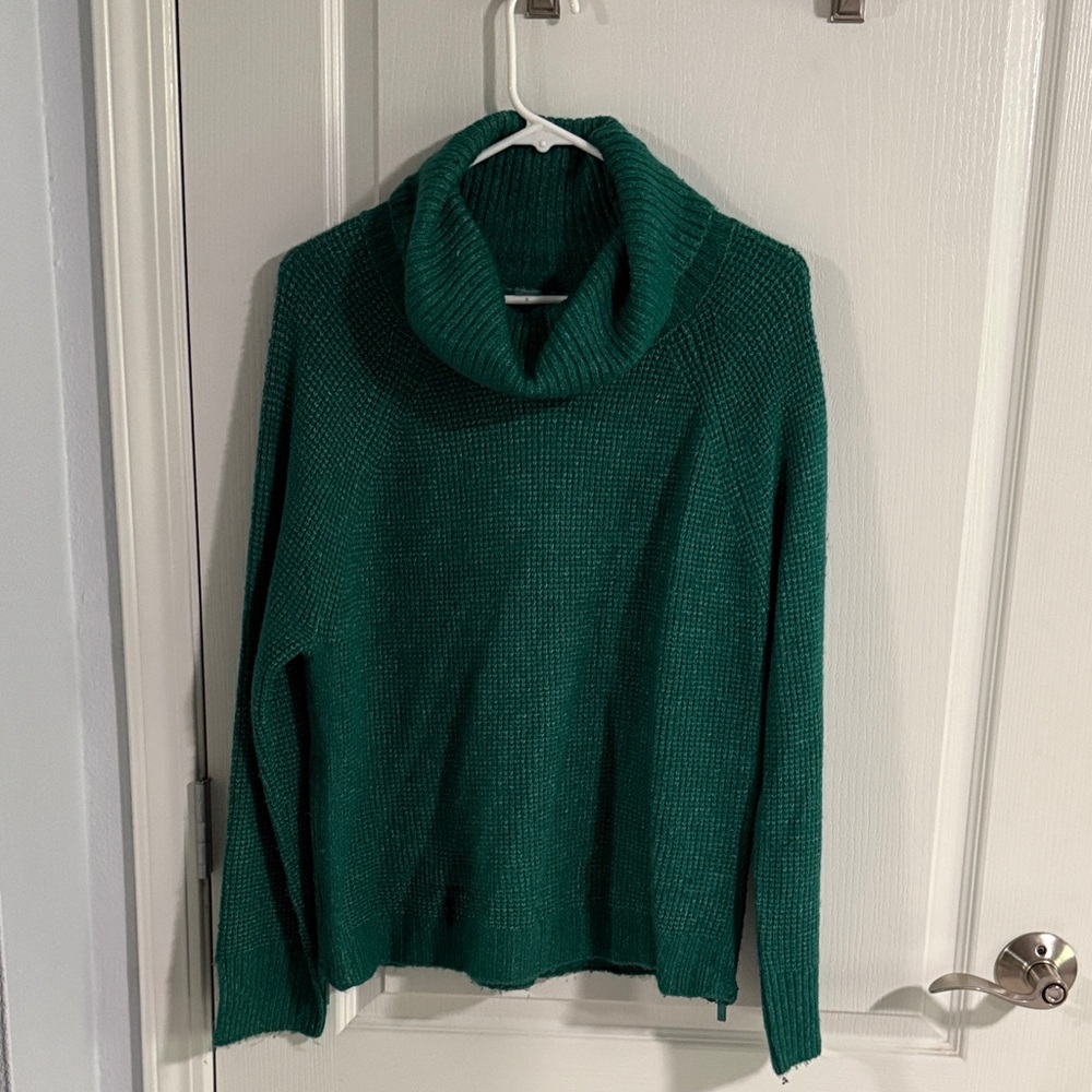 Like New! Super Cozy! Lou & Grey Emerald Green Turtleneck Sweater - Size Small